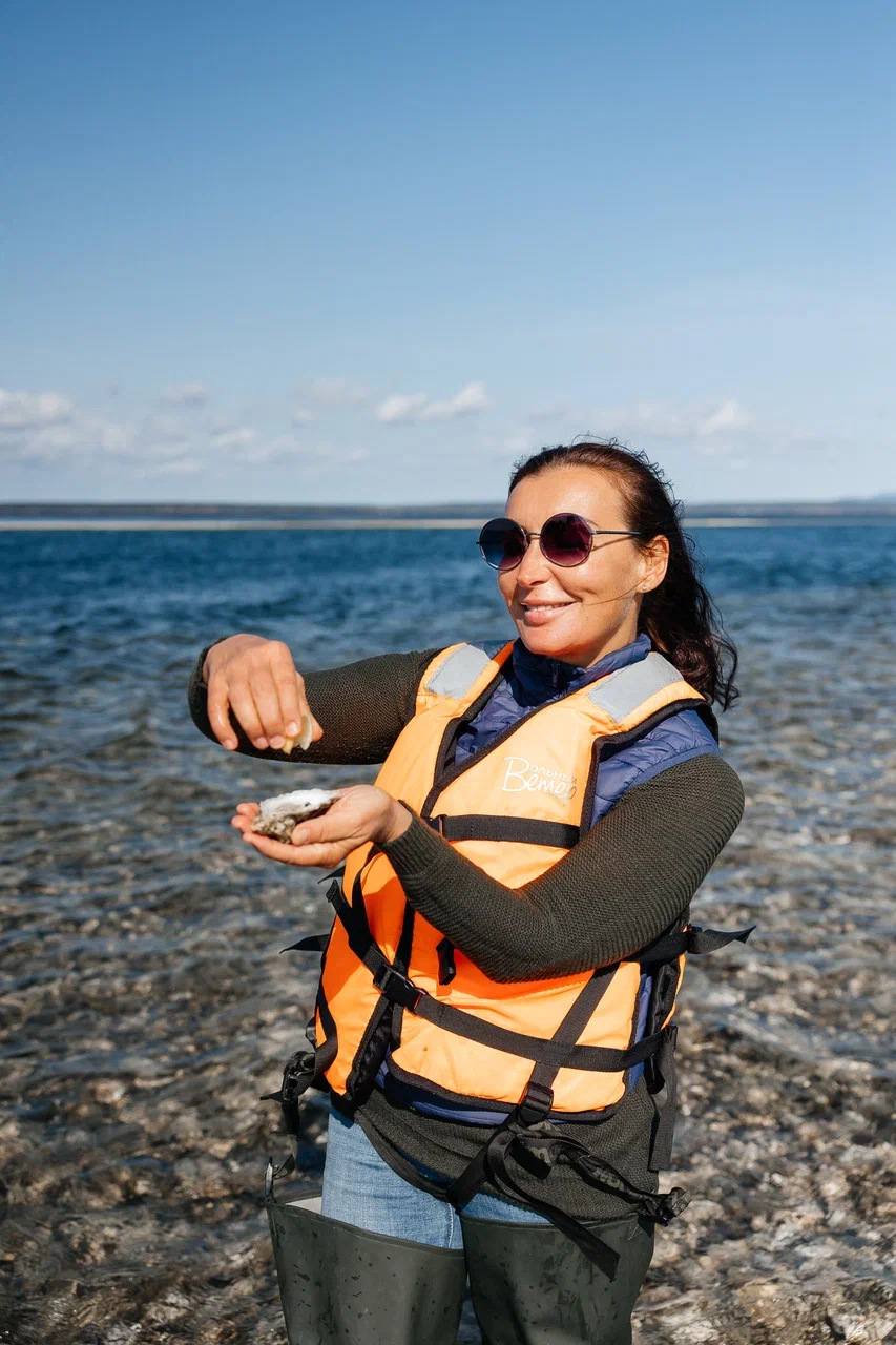 Дегустация свежих устриц прямо в лагуне Буссе — гастро-тур АМИСТ, Сахалин