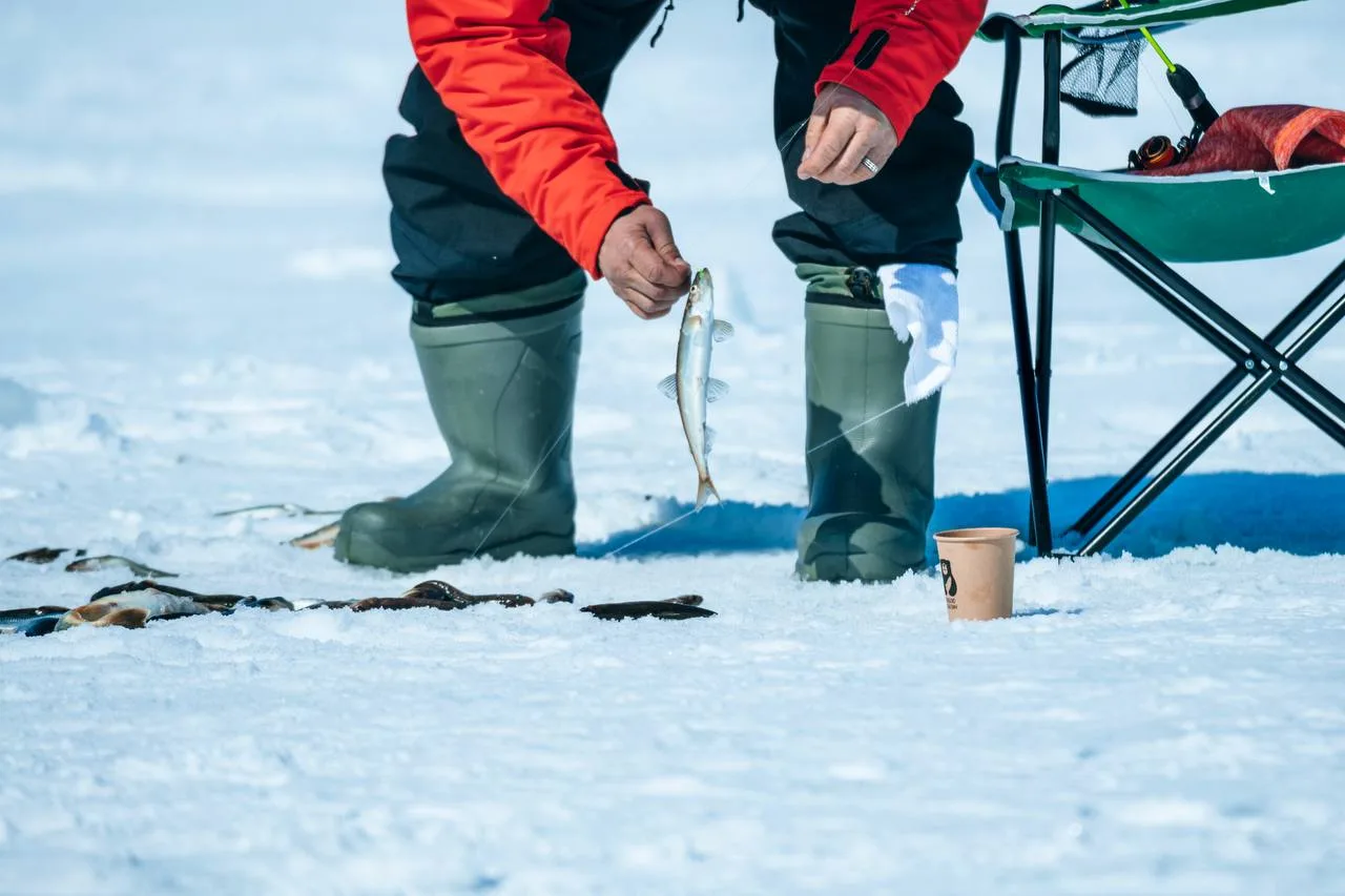 Зимние пейзажи лагуны Буссе — подлёдная рыбалка и активный отдых на Сахалине