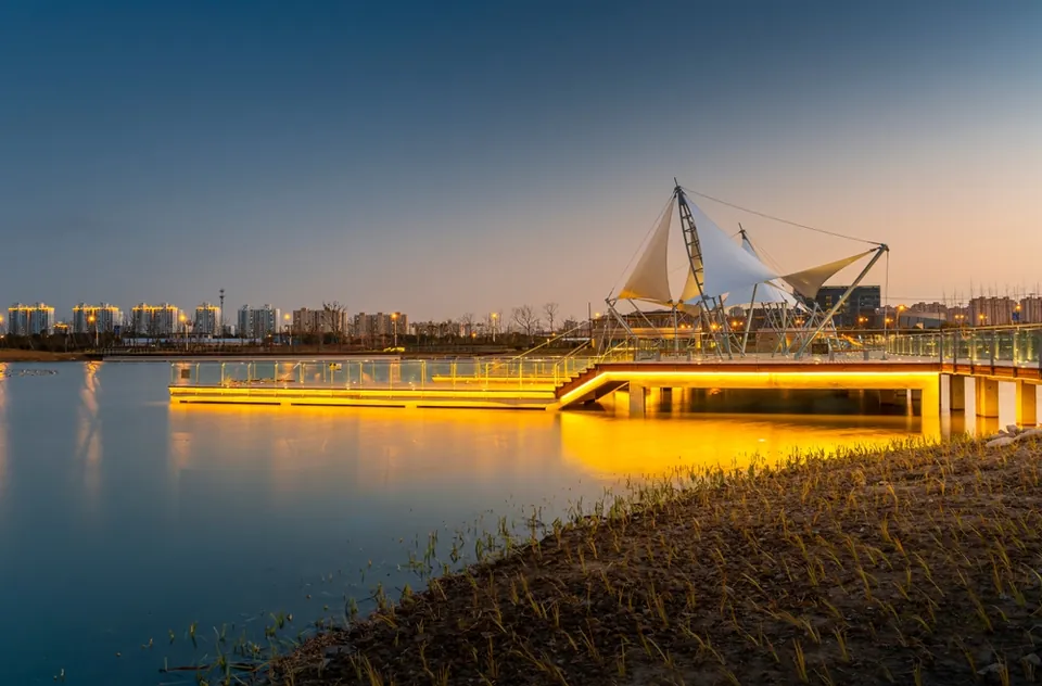 Район Цзиньшань — ночная городская сцена с подсветкой, Шанхай