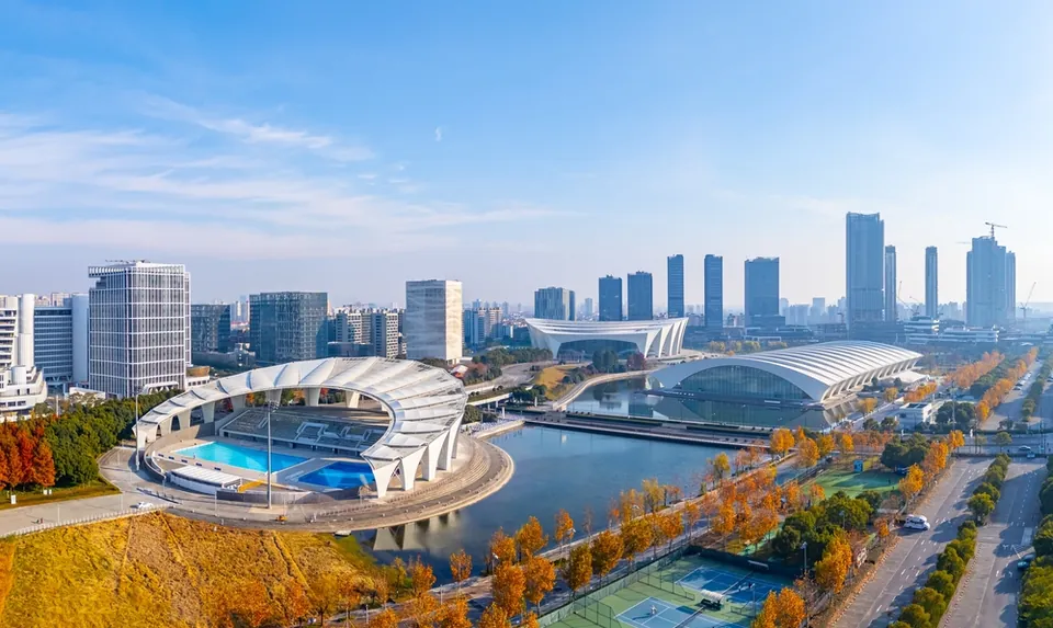 Новый Бунд и Шанхайский спортивный центр Востока — современная набережная