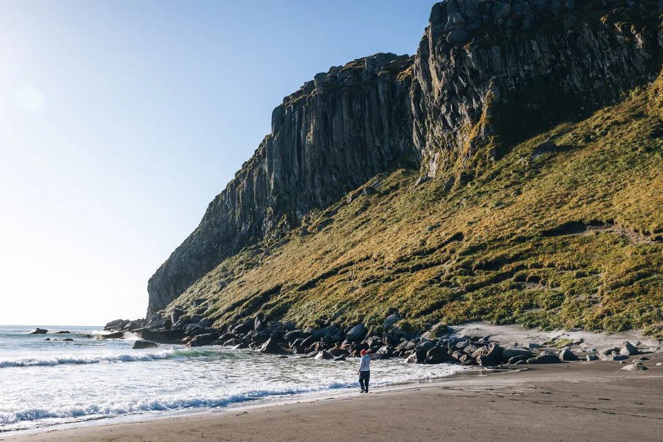 择捉岛白崖与黑崖——千岛边缘海岸徒步 — 张照片 11, 阿米斯特短途游