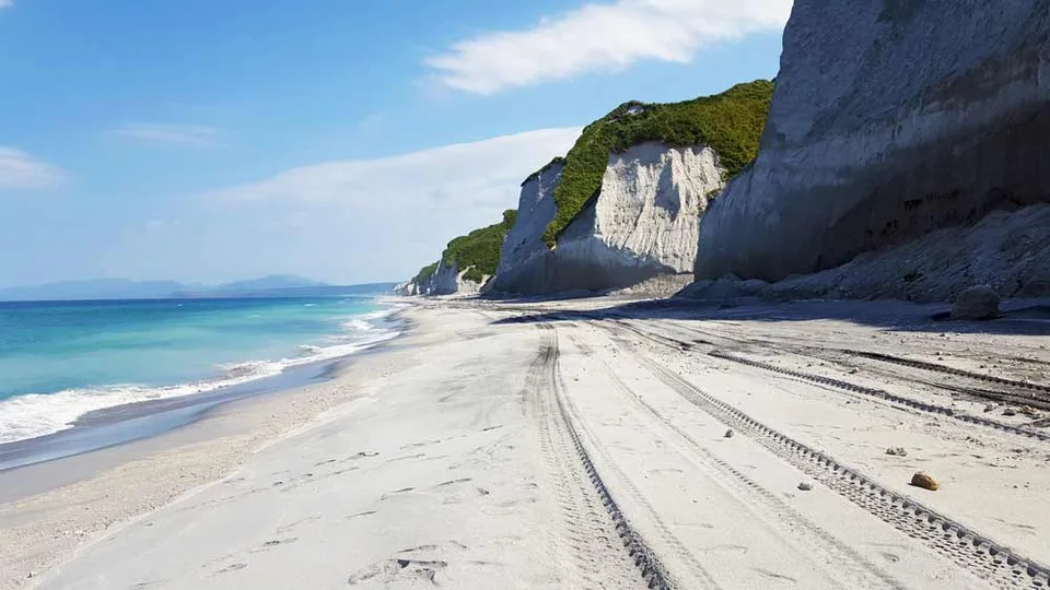 Белые и Чёрные скалы