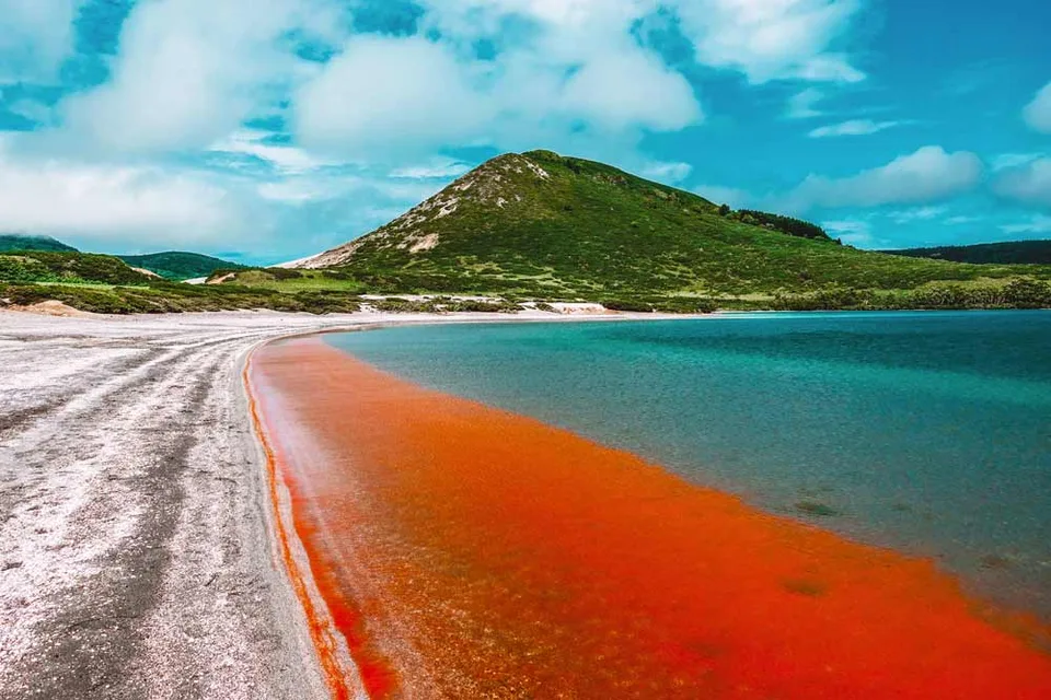 Кальдера вулкана Головнина