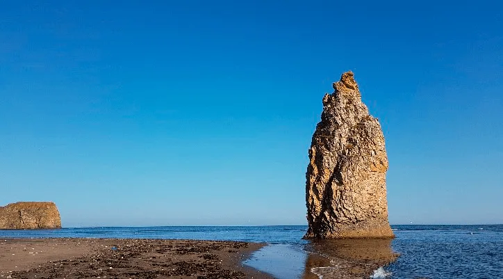 Чёртов палец, кекур на острове Кунашир