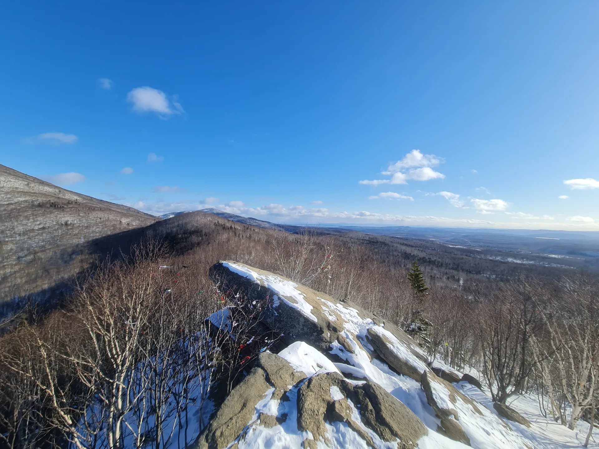 力量之地：青蛙岩冬季限定徒步 — 短途游在萨哈林岛