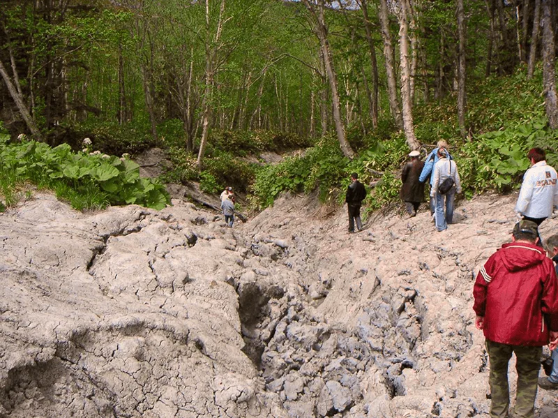 Грязевой кратер Южно-Сахалинского вулкана