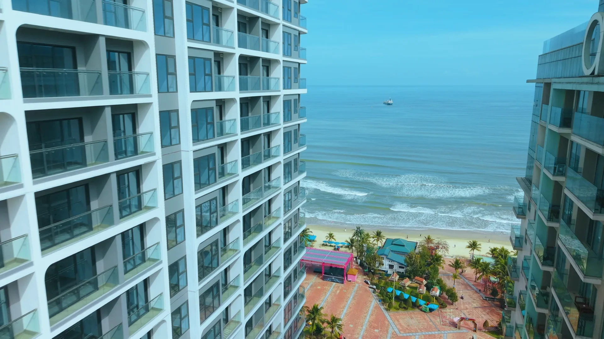 Дананг — побережье и мост Дракона, курортный город центрального Вьетнама