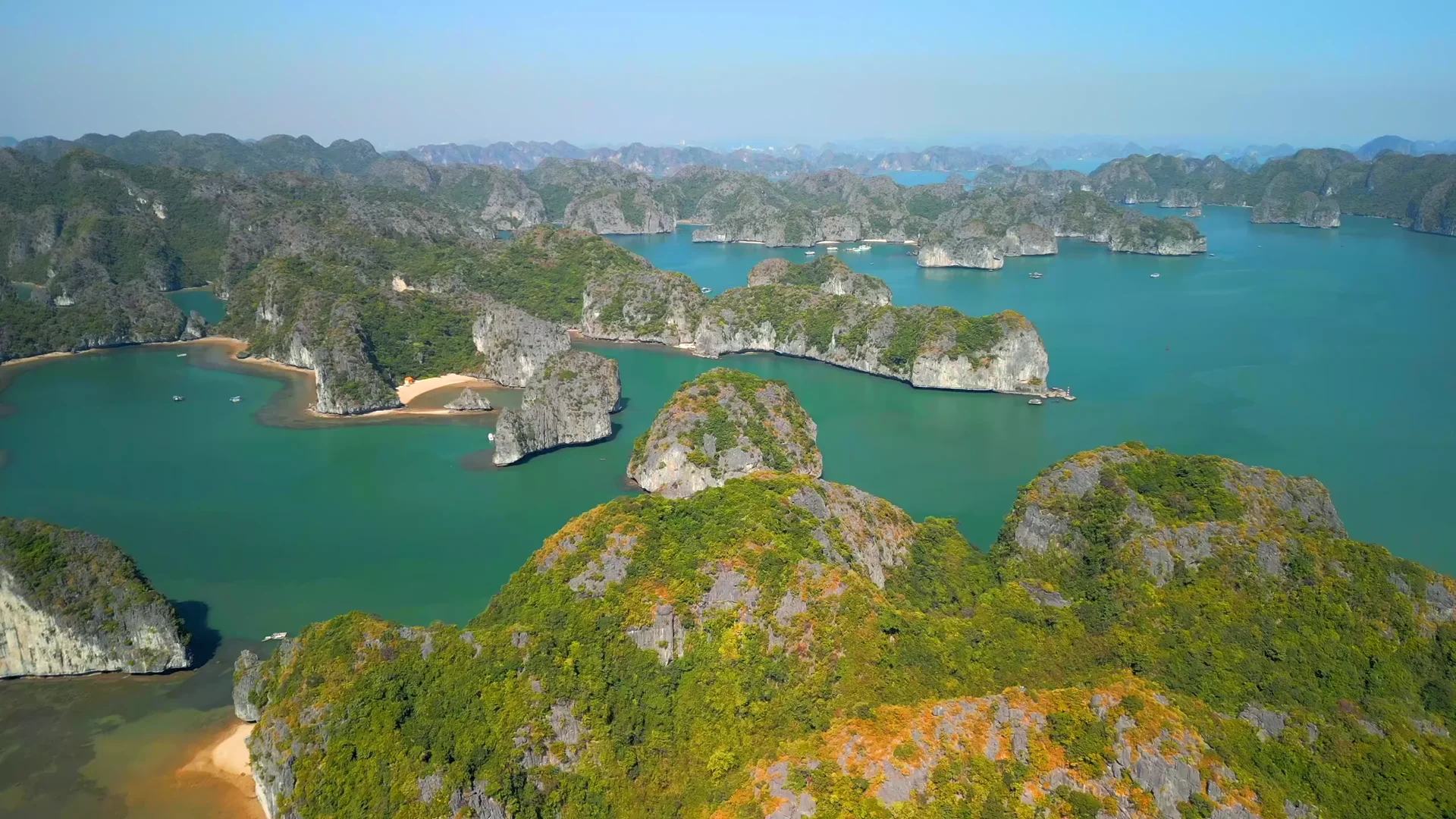 Ханой и бухта Халонг — карстовые острова в тумане, наследие ЮНЕСКО