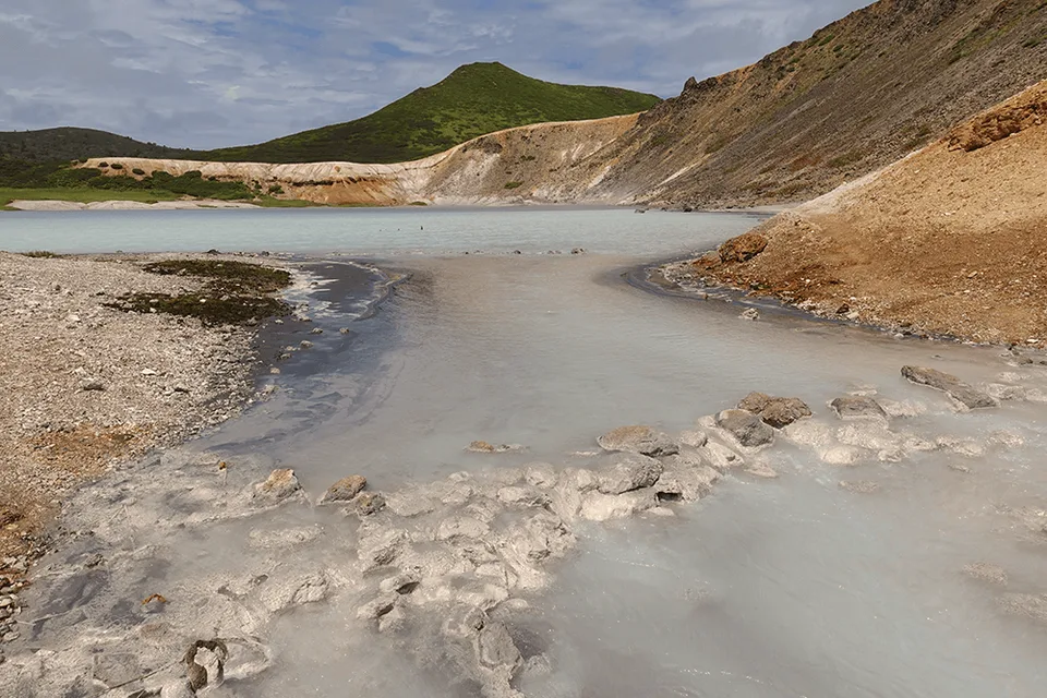 戈洛夫宁破火山口