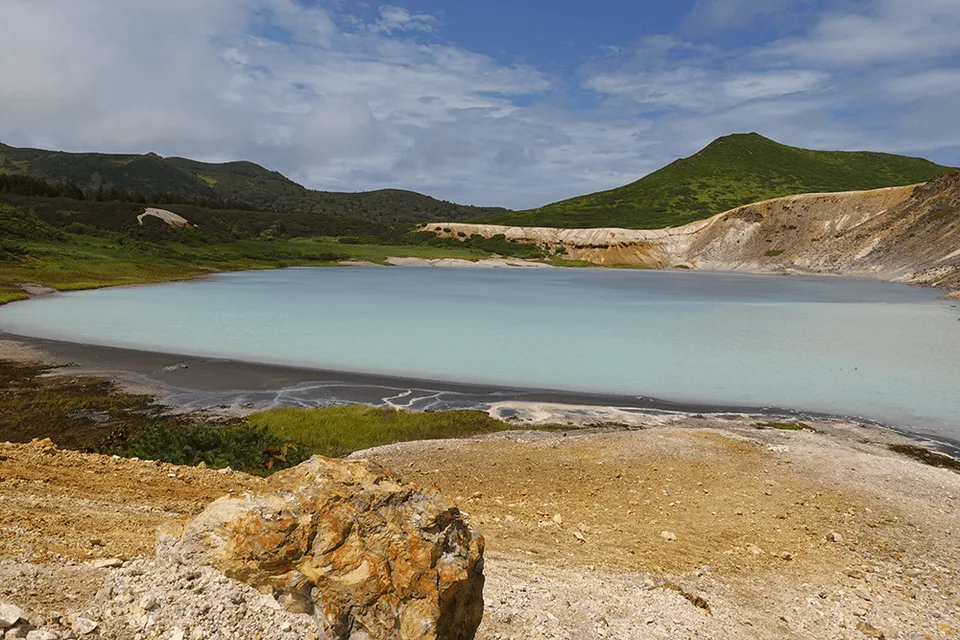 戈洛夫宁破火山口