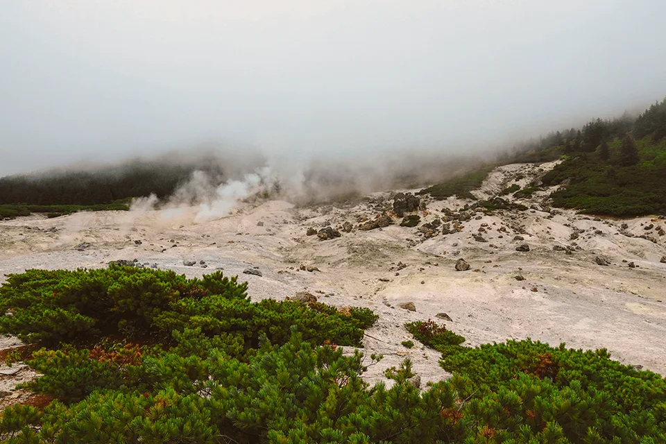 戈洛夫宁破火山口