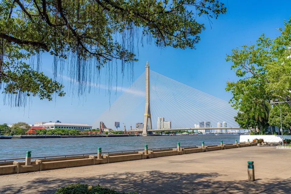 Мост Рамы VIII через реку Чаупхрая