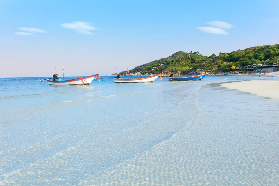 Пляж и бирюзовое море Паттайи