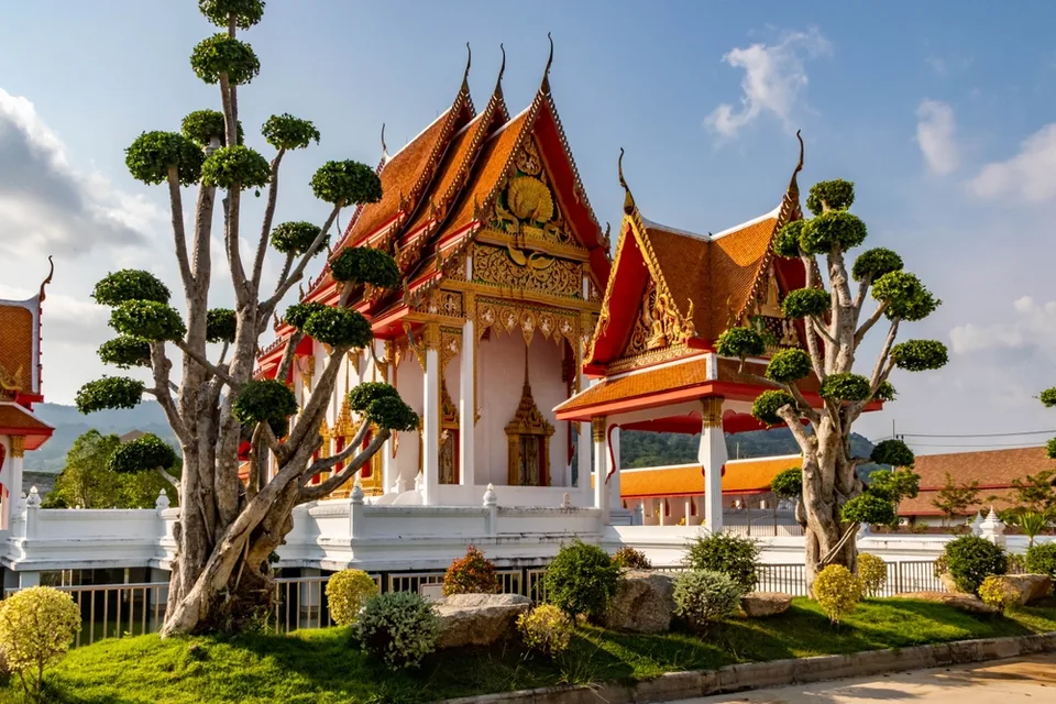 Шоу Fantasea — огненные акробаты и слоны под открытым небом