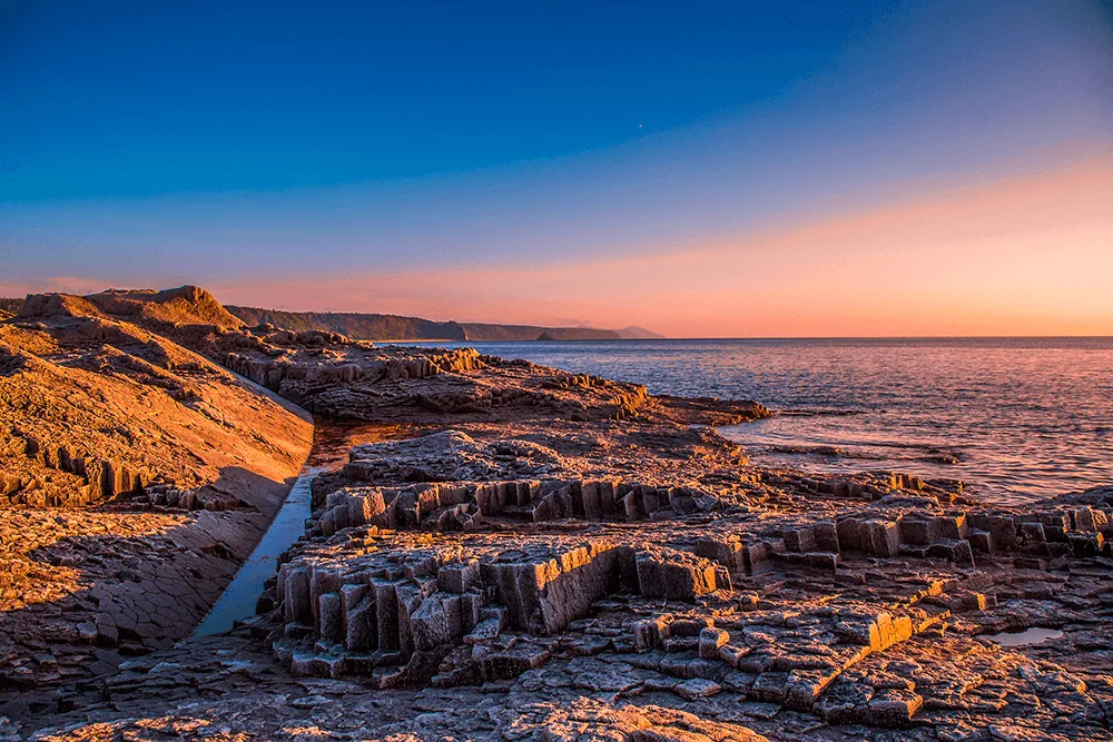 旅游在国后岛 — 千岛黑岛 — 库纳施尔岛六日火山之旅