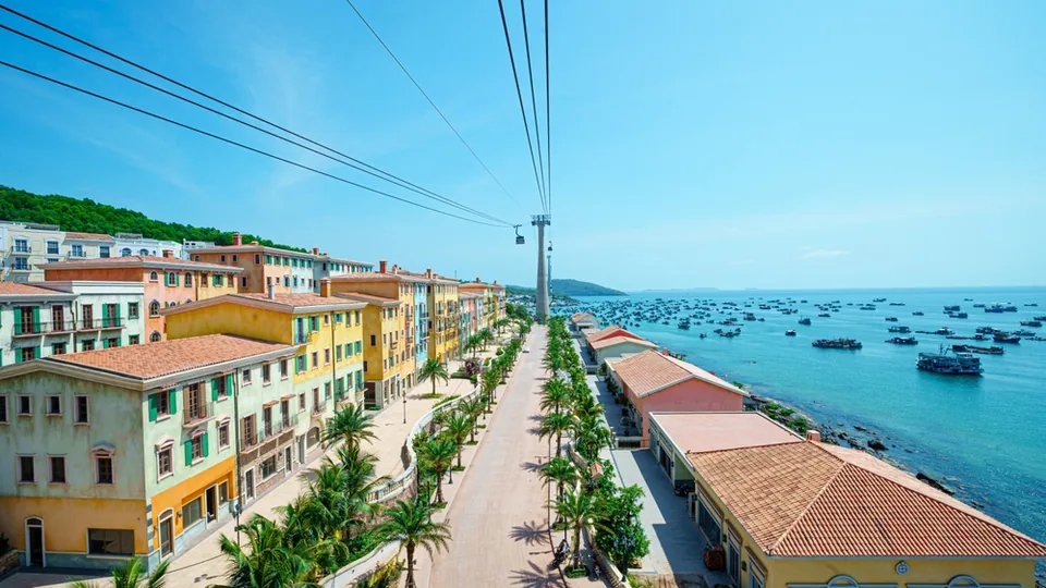 Канатная дорога и городские кварталы Фукуока